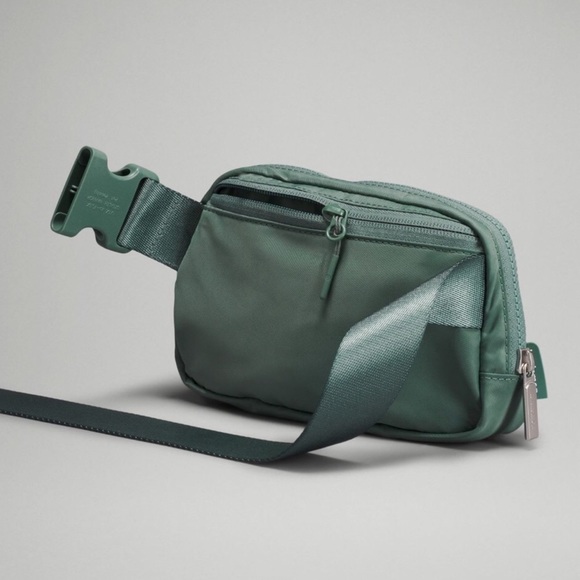 Lululemon Everywhere Belt Bag New With Tag - Picture 5 of 12